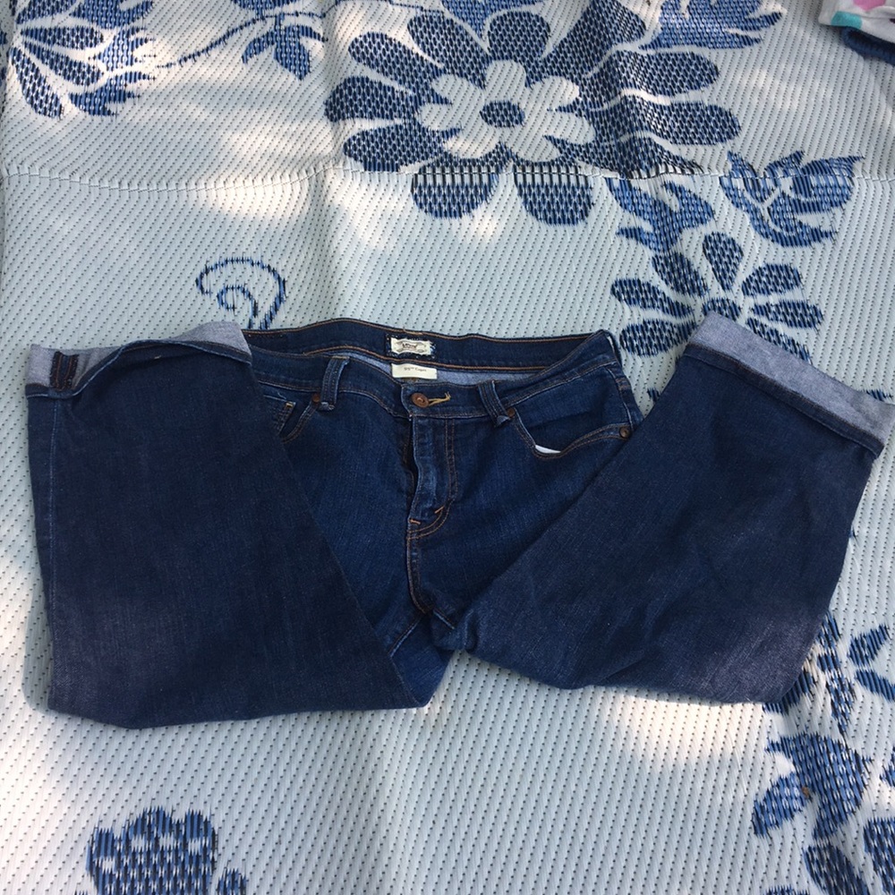 Women’s Capris.